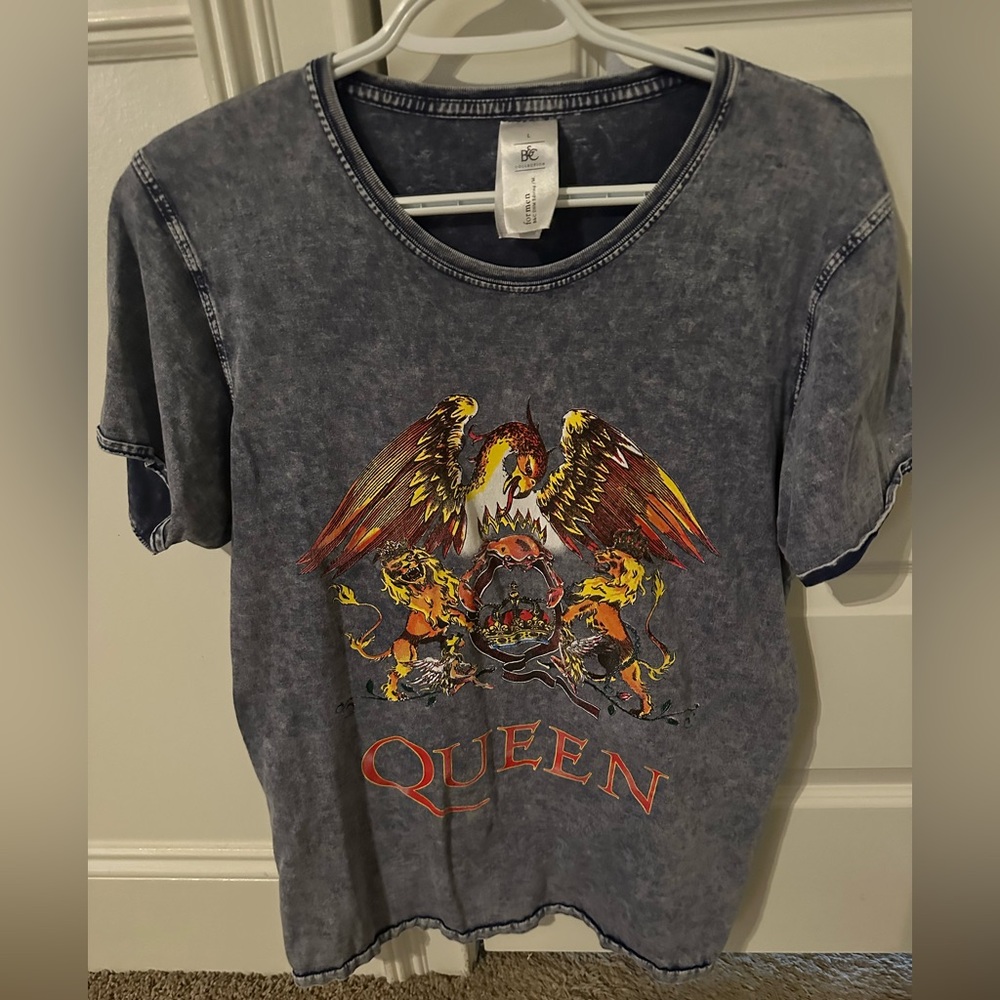 Queen Graphic T-Shirt size Large Unisex Men or Women Navy Distressed Background